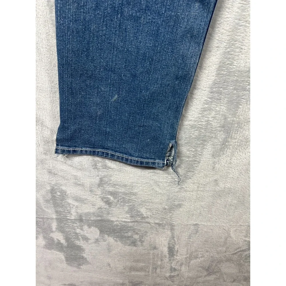 True Religion Jeans Mens 38x34 GENO Relaxed Slim Light Wash Denim Distressed USA